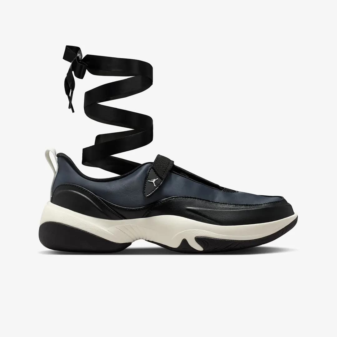 Pointe 'Black Sail' (W)